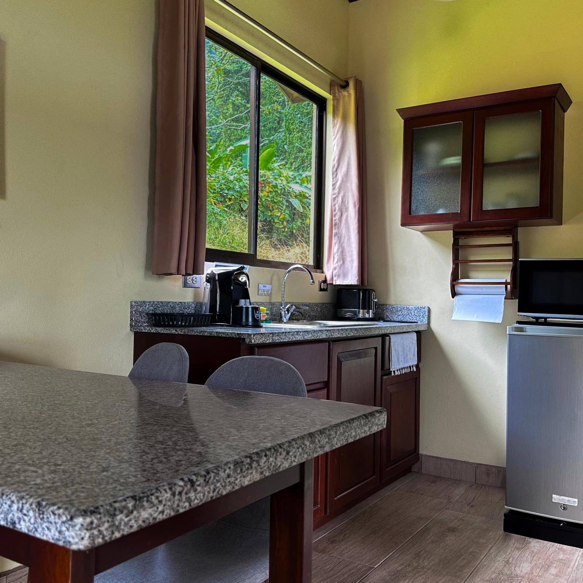 Arenal Roca Suites La Fortuna Bagian luar foto