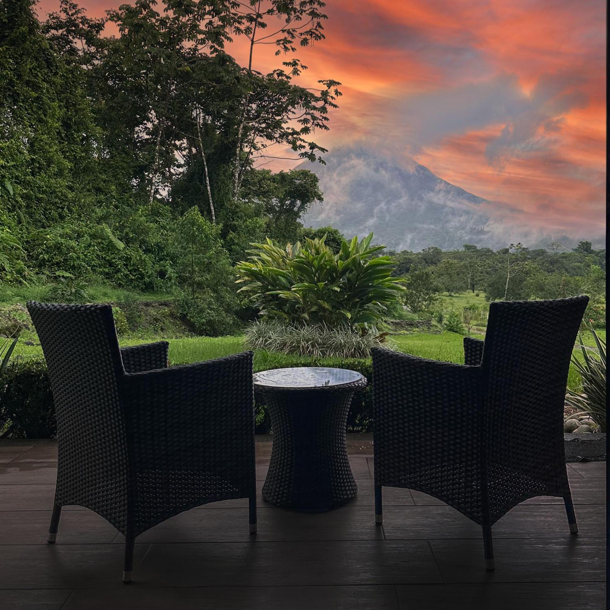 Arenal Roca Suites La Fortuna Bagian luar foto