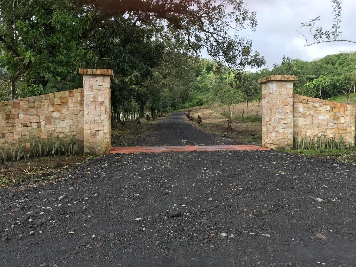 Arenal Roca Suites La Fortuna Ruang foto